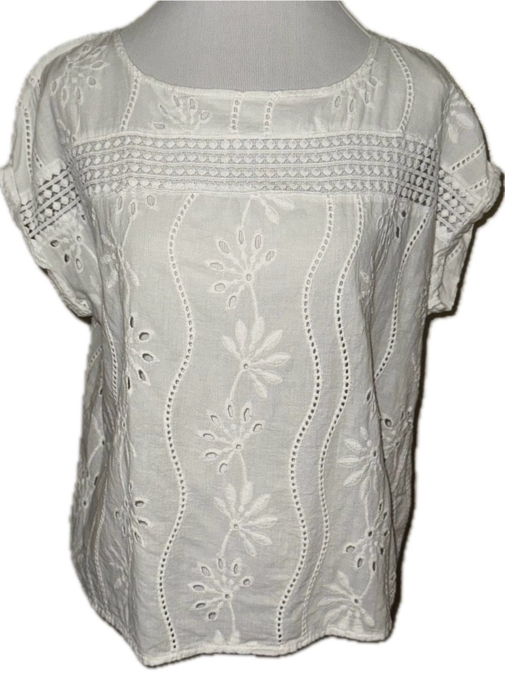 White Shein Eyelet Cap Sleeve Round Neck Top, Sz XL (US 12)